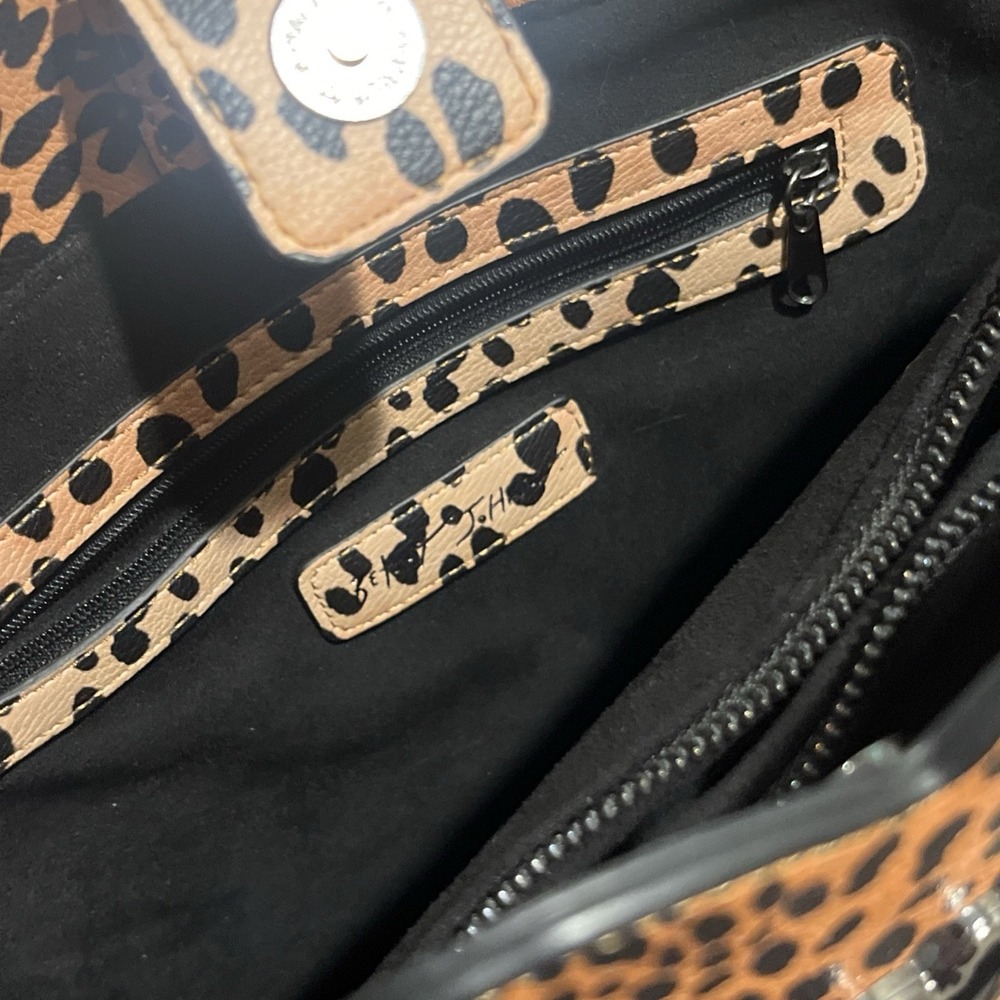 Betsey Johnson Leopard Print Scalloped XOTOTE Tote Bag 15x11 EUC - Picture 10 of 12